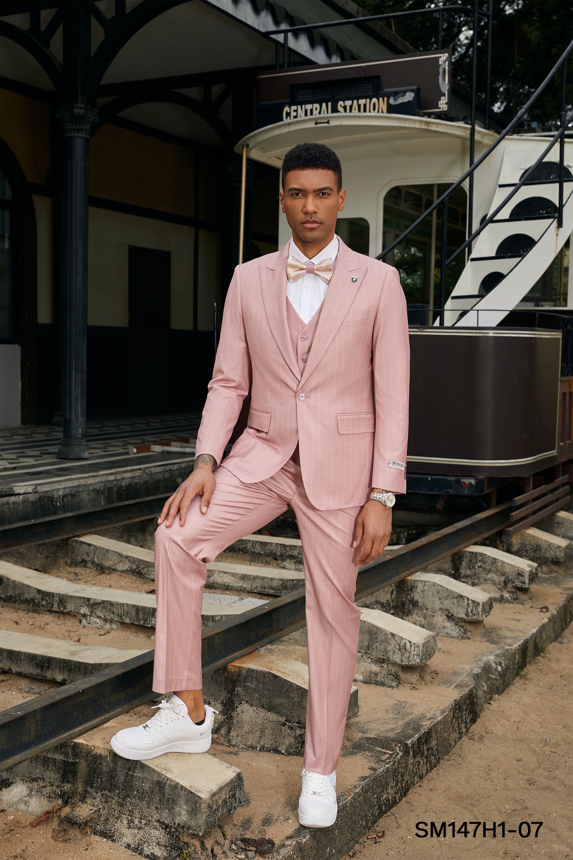 Stacy Adams Hybrid-Fit Vested Suit, Rose Pinstriped